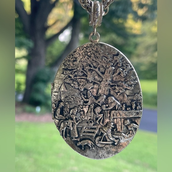 Vintage Large Whiting Davis Gold Tone Locket w/ Pastoral Scene - Picture 6 of 7